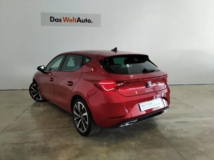 Rojo Usado 2024 Seat Leon FR Berlina | 25.000 € (Precio justo) - Imagen 1/4
