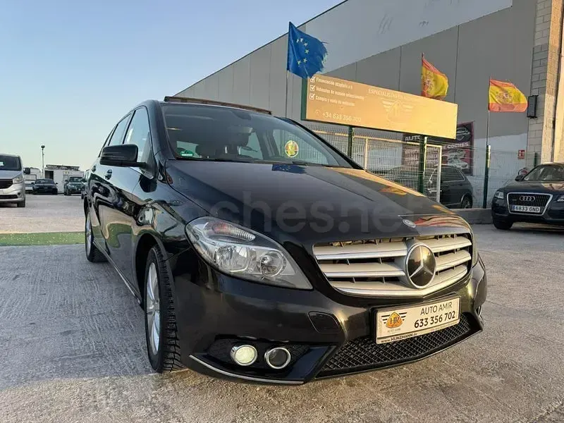 Usado Mercedes B200 136 CV (100 kW) 2015 Negro Utilitario