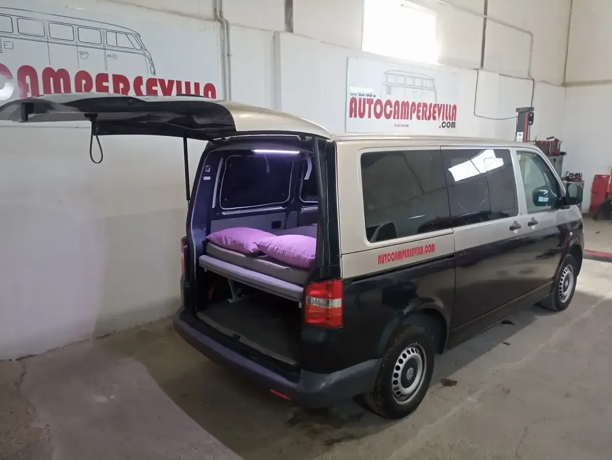 Usado VW Multivan Startline 102 CV (75 kW) 2008 Gris Monovolumen