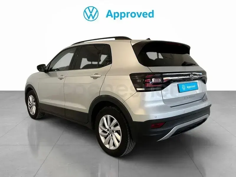 Usado VW T-Cross Advance 110 CV (80 kW) 2023 Gris / plata SUV