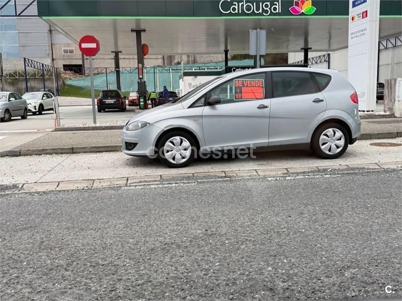 Usado Seat Altea Reference 105 CV (77 kW) 2005 Gris / plata Monovolumen