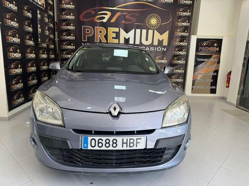 Usado Renault Mégane Dynamique 110 CV (80 kW) 2011 Gris / plata Berlina