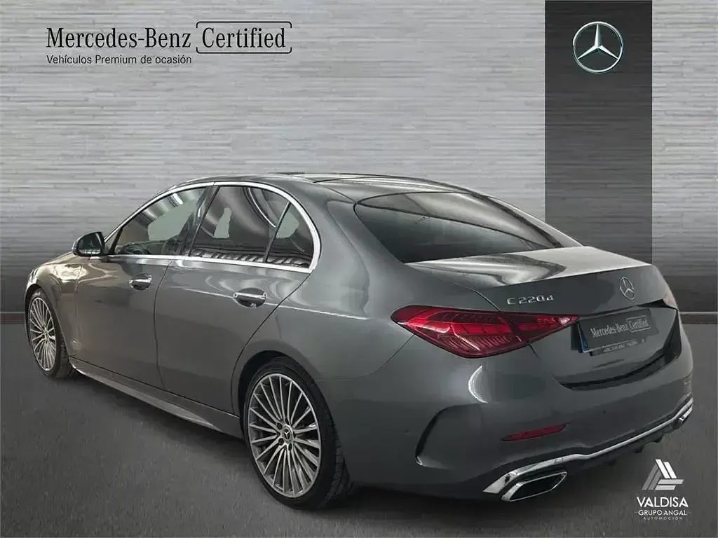 Usado Mercedes C220 200 CV (147 kW) 2022 Gris selenita Berlina