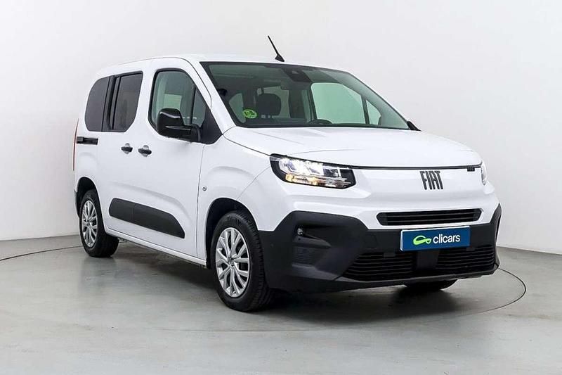 Usado Fiat Doblò 102 CV (75 kW) 2025 Blanco Monovolumen