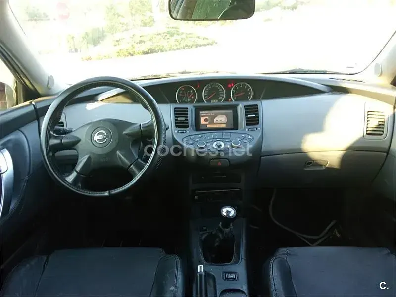 Usado Nissan Primera Tekna 116 CV (85 kW) 2003 Granate Berlina