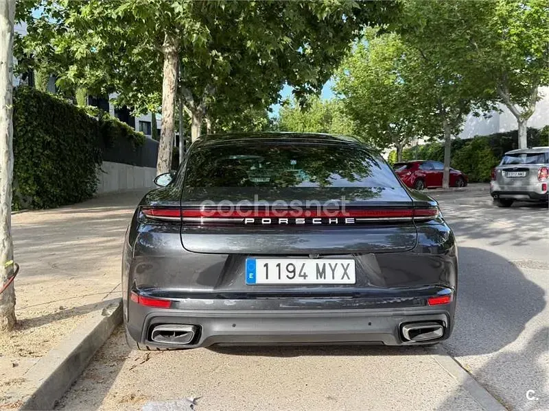 Usado Porsche Panamera 4 Platinum Edition 330 CV (242 kW) 2023 Gris / plata Familiar