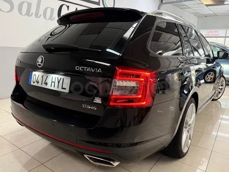 Usado Skoda Octavia RS 184 CV (135 kW) 2014 Negro Familiar