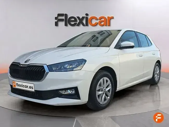 Usado Skoda Fabia Selection 95 CV (69 kW) 2023 Blanco Utilitario