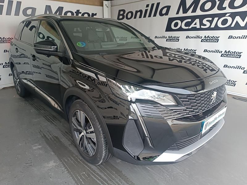 Usado Peugeot 5008 Allure 136 CV (100 kW) 2024 Negro SUV