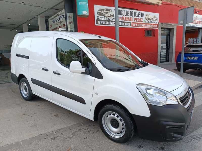 Blanco Usado 2018 Peugeot Partner Monovolumen | 9500 € (Caro) - Imagen 1/4