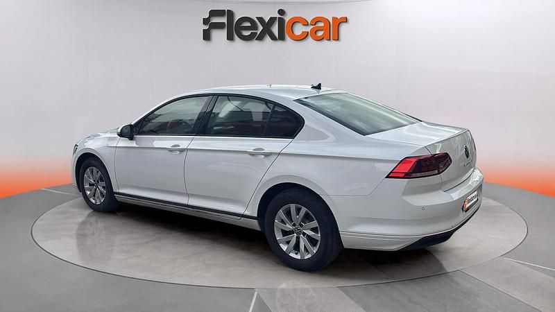 Usado VW Passat 150 CV (110 kW) 2021 Blanco Berlina