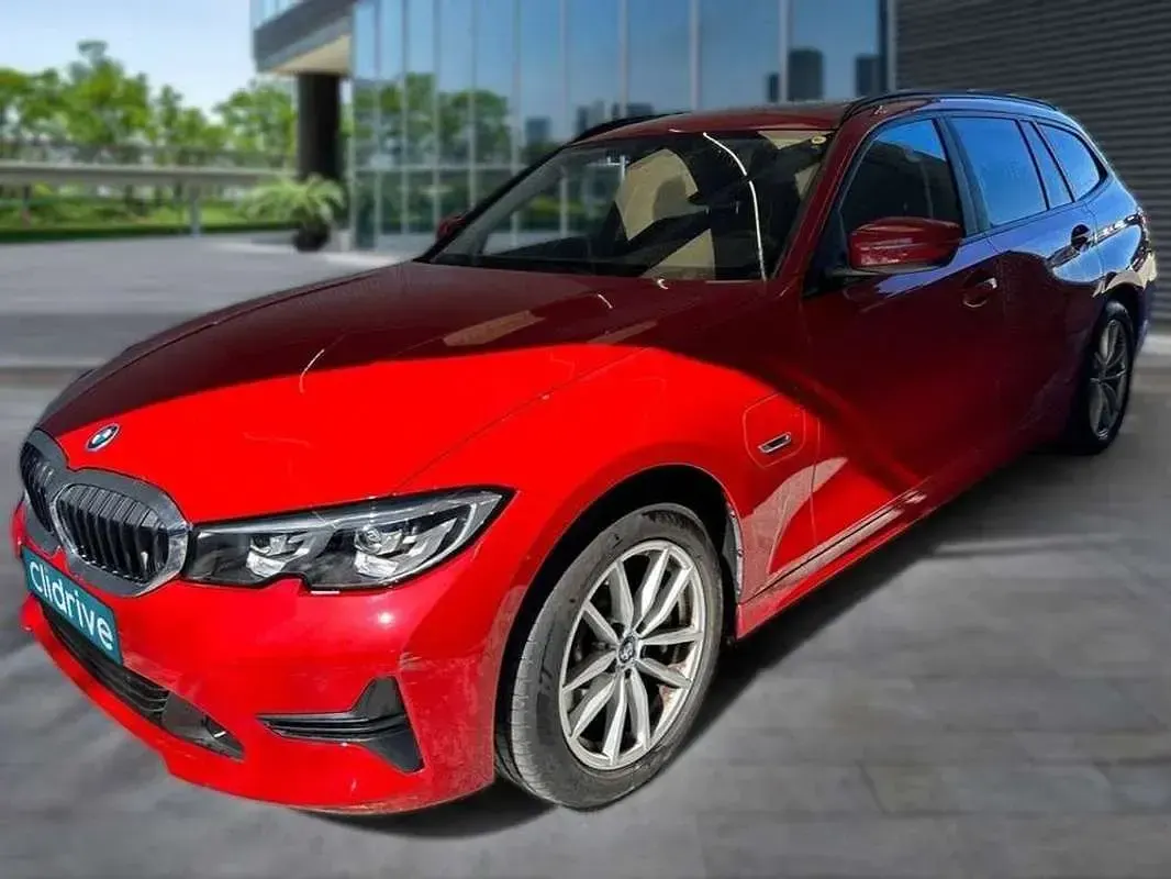 Usado BMW 330e 292 CV (214 kW) 2022 Rojo Familiar