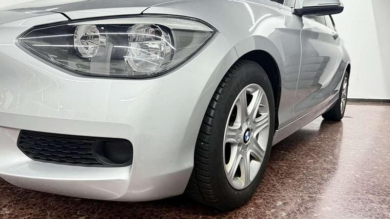 Usado BMW 114 102 CV (75 kW) 2014 Gris Utilitario