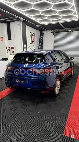 Usado Renault Mégane IV Zen 140 CV (102 kW) 2019 Azul Berlina