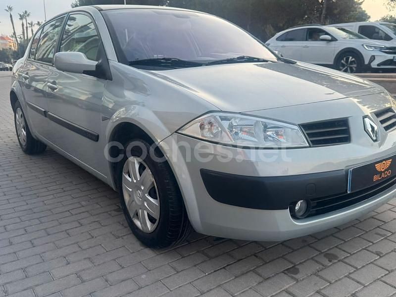 Gris / plata Usado 2004 Renault Mégane II Authentique Berlina | 2190 € (Buen precio) - Imagen 1/4