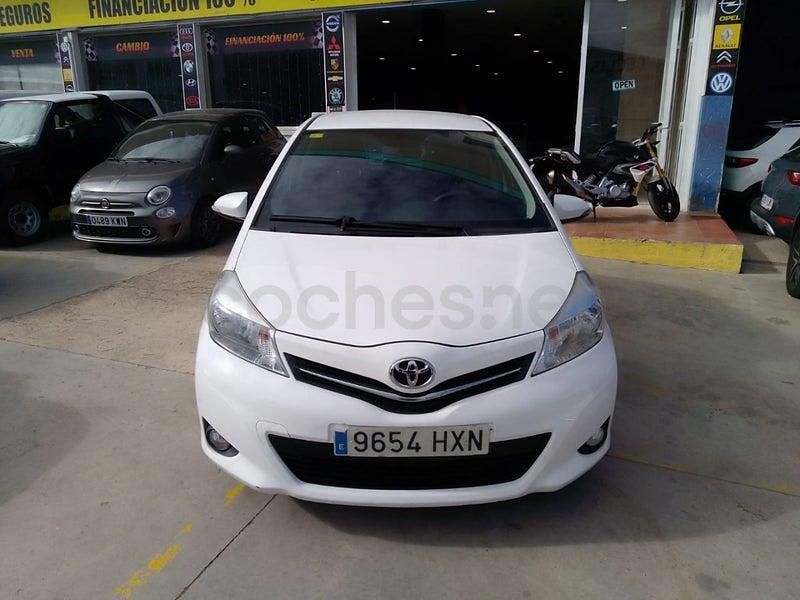 Usado Toyota Yaris Active 69 CV (50 kW) 2014 Blanco Utilitario