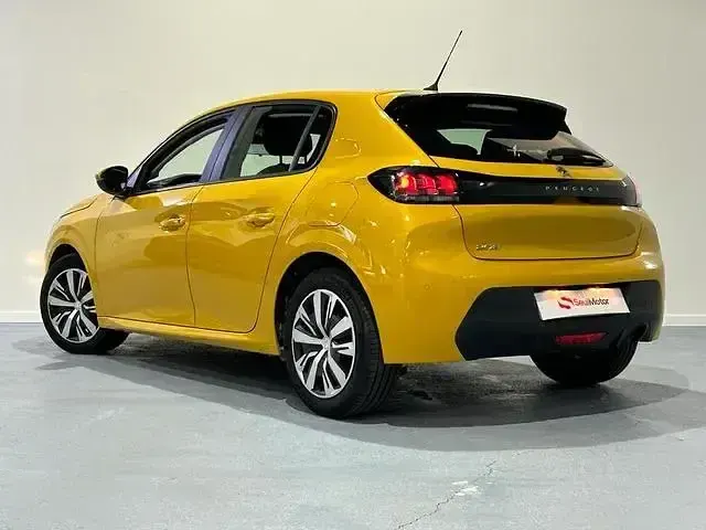 Usado Peugeot 208 Active 75 CV (55 kW) 2022 Amarillo Utilitario