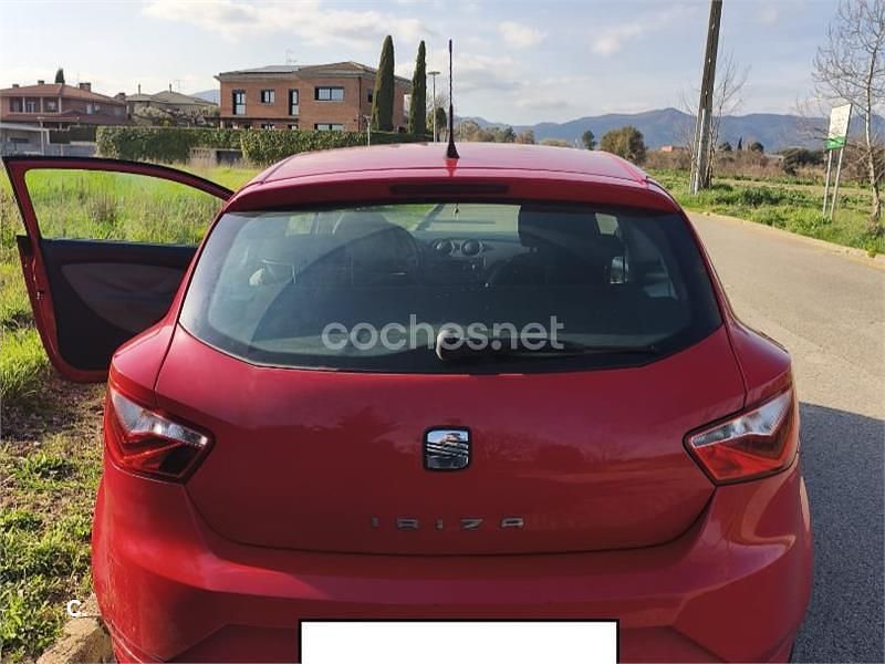 Usado Seat Ibiza Style 90 CV (66 kW) 2012 Rojo Berlina