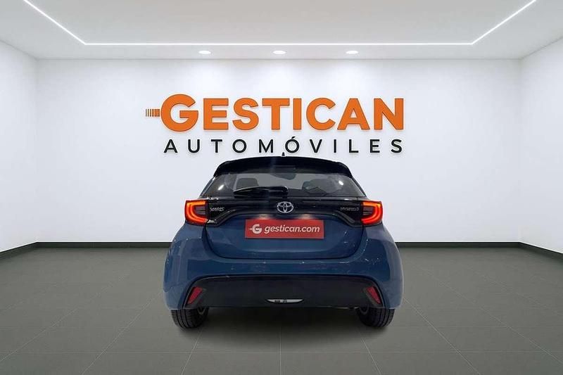 Usado Toyota Yaris Hybrid Active 116 CV (85 kW) 2021 Azul Utilitario