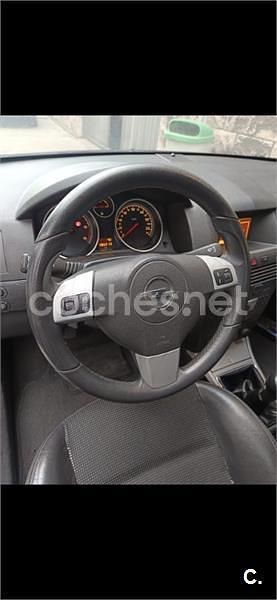 Usado Opel Astra Cosmo 120 CV (88 kW) 2005 Negro Berlina