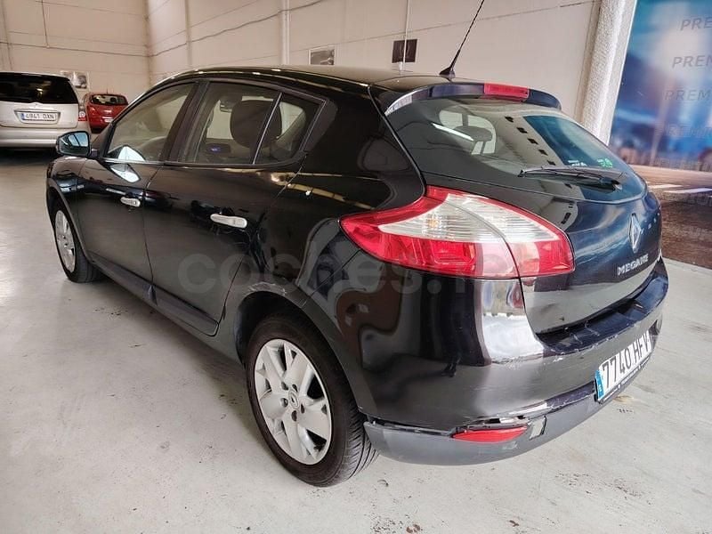 Usado Renault Mégane Dynamique 110 CV (80 kW) 2011 Negro Berlina