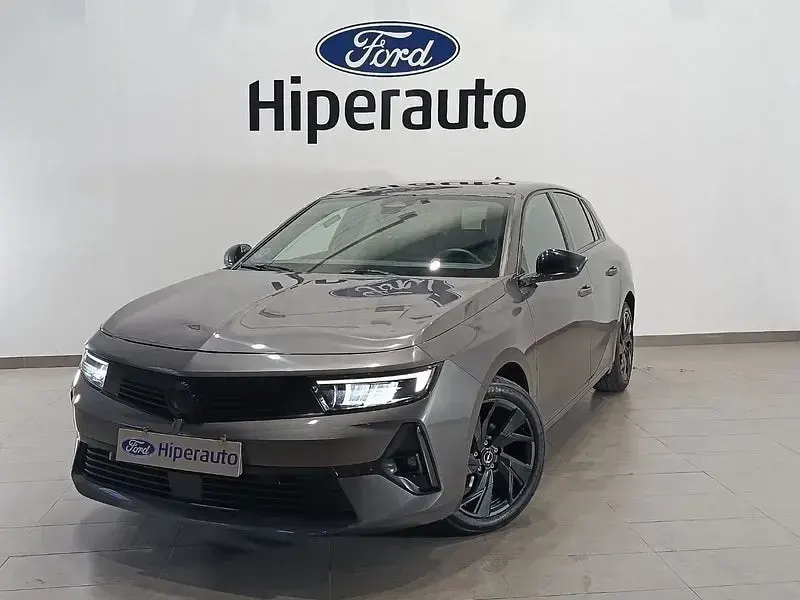 Usado Opel Astra 130 CV (95 kW) 2023 Gris / plata Utilitario