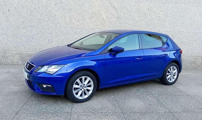 Usado Seat Leon Style 110 CV (80 kW) 2017 Azul Utilitario