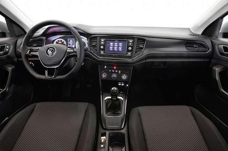 Usado VW T-Roc Edition 110 CV (80 kW) 2021 Plateado SUV