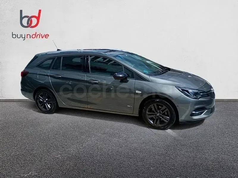 Usado Opel Astra Ultimate 145 CV (106 kW) 2022 Gris / plata Utilitario