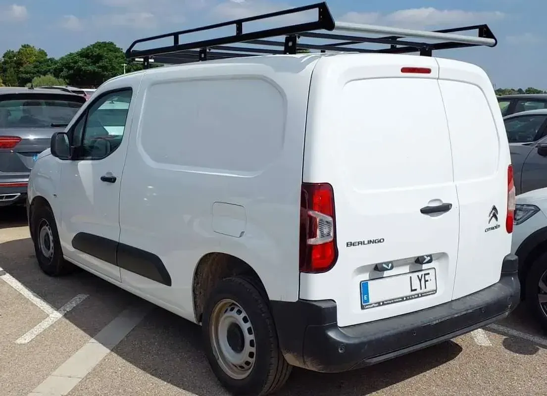 Usado Citroën Berlingo 102 CV (75 kW) 2022 Blanco Monovolumen
