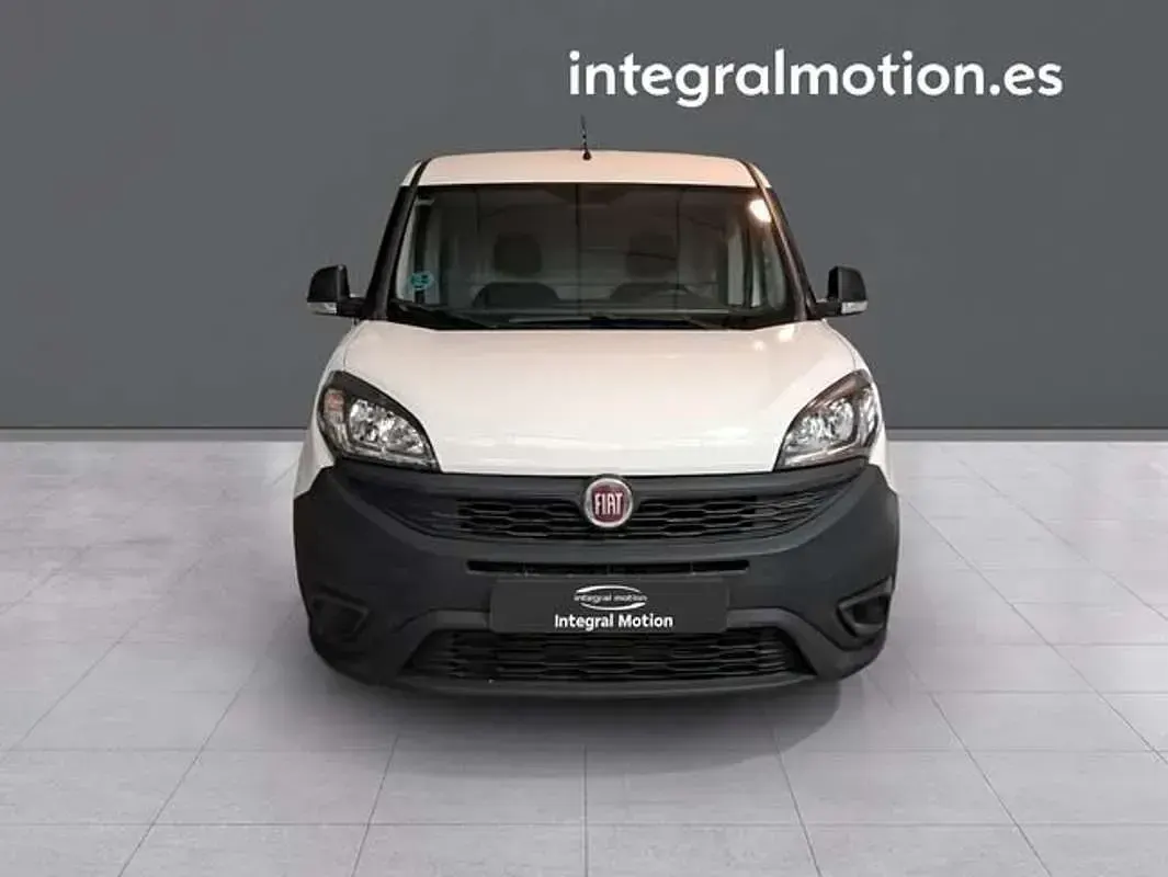 Usado Fiat Doblò 95 CV (69 kW) 2021 Blanco Monovolumen
