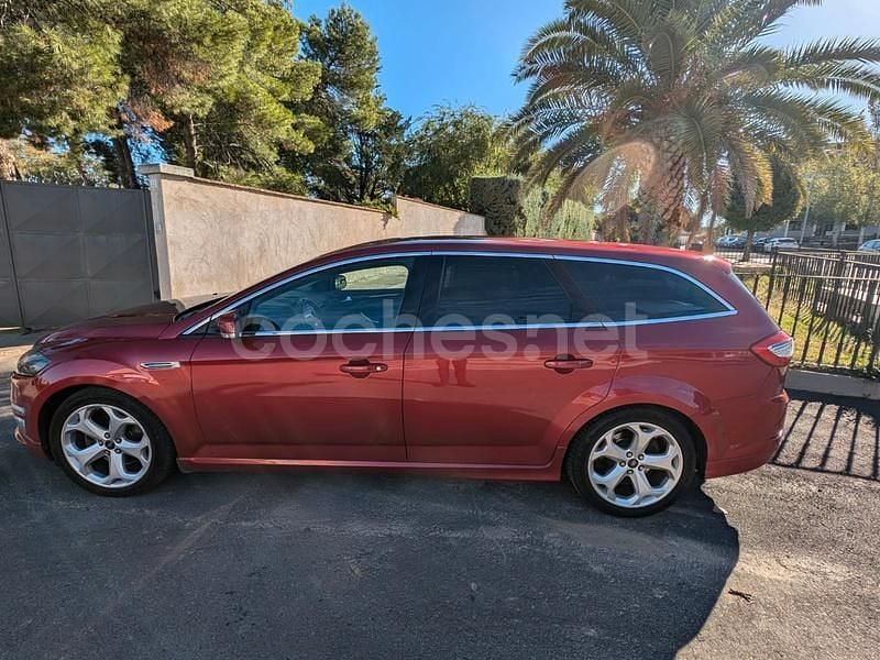 Usado Ford Mondeo Titanium S 163 CV (119 kW) 2013 Granate Familiar