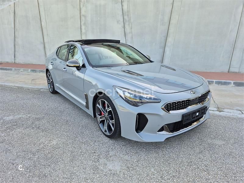 Usado Kia Stinger GT 366 CV (269 kW) 2020 Gris / plata Utilitario