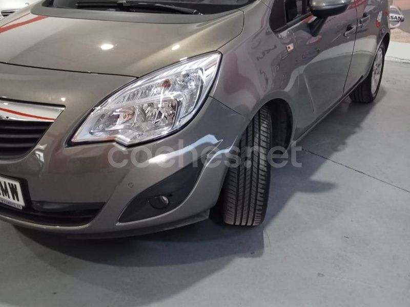 Gris / plata Usado 2012 Opel Meriva Selective Monovolumen | 7850 € (Precio justo) - Imagen 1/4