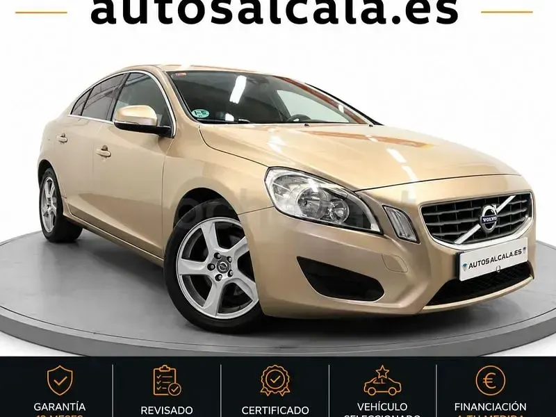 Usado Volvo S60 Momentum 136 CV (100 kW) 2012 Beige Berlina
