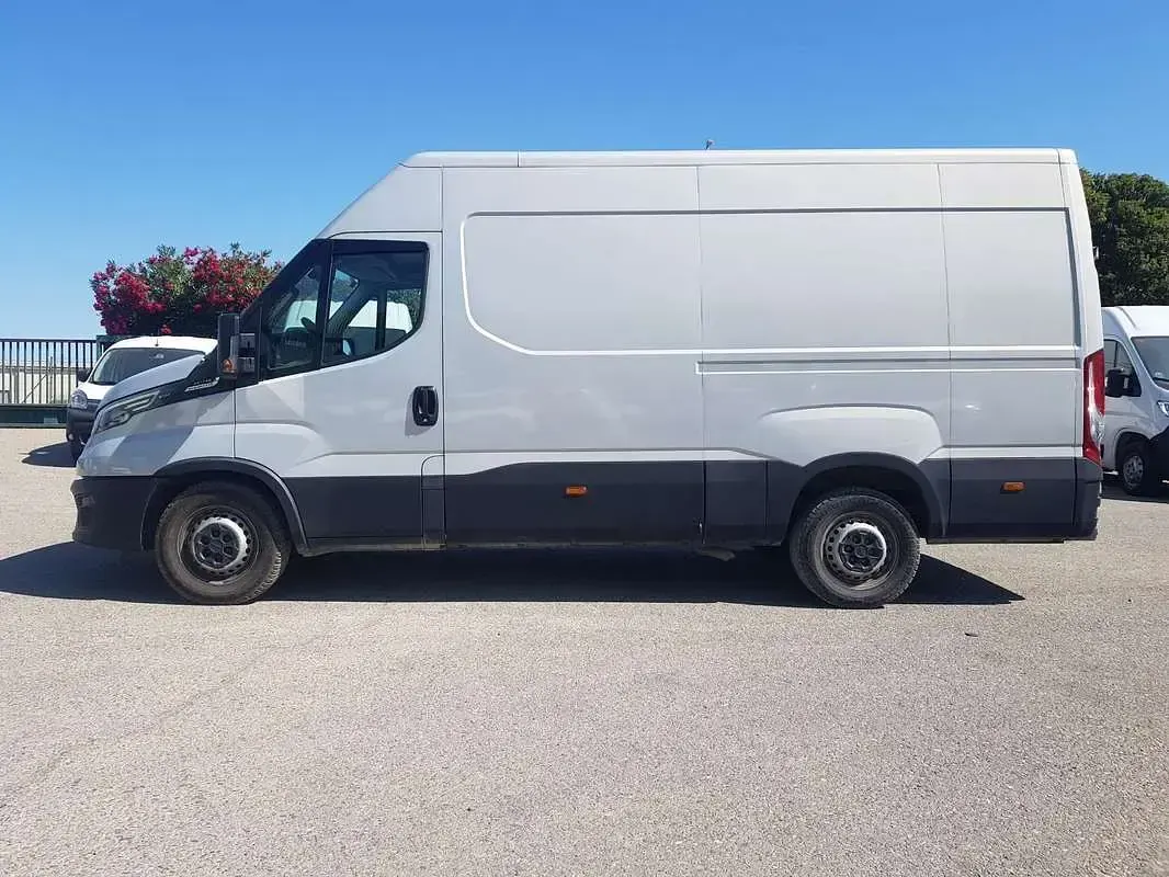 Usado Iveco Daily 136 CV (100 kW) 2022 Van