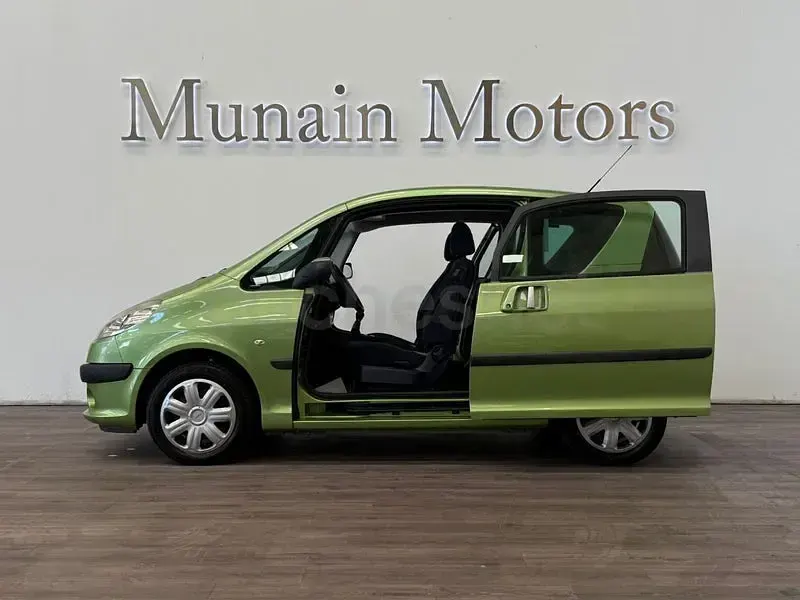 Usado Peugeot 1007 110 CV (80 kW) 2006 Verde Monovolumen