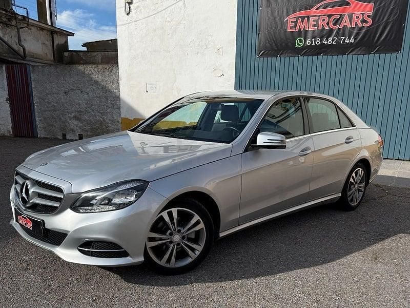 Usado Mercedes E220 Avantgarde 170 CV (125 kW) 2014 Gris / plata Berlina