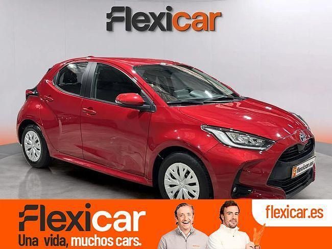 Usado Toyota Yaris Hybrid Active 116 CV (85 kW) 2023 Rojo