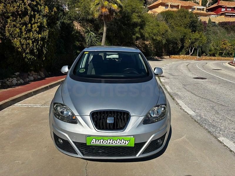 Usado Seat Altea Reference 105 CV (77 kW) 2011 Gris / plata Monovolumen