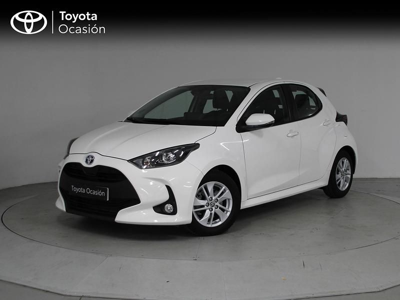 Usado Toyota Yaris Hybrid Business Edition 116 CV (85 kW) 2021 Blanco Berlina