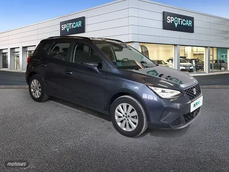 Usado Seat Arona Style 110 CV (80 kW) 2023 Gris SUV