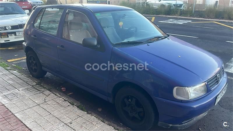 Usado VW Polo 60 CV (44 kW) 1995 Azul Berlina