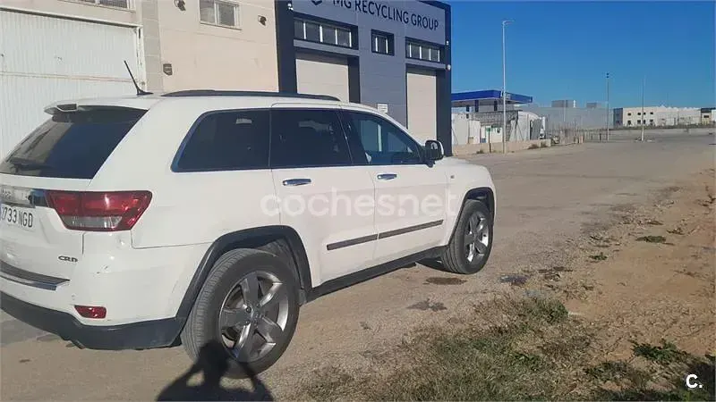 Usado Jeep Grand Cherokee Overland 241 CV (177 kW) 2012 Blanco SUV