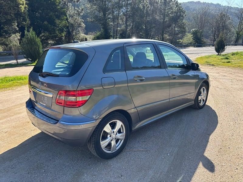Usado Mercedes B200 136 CV (100 kW) 2012 Gris / plata Monovolumen