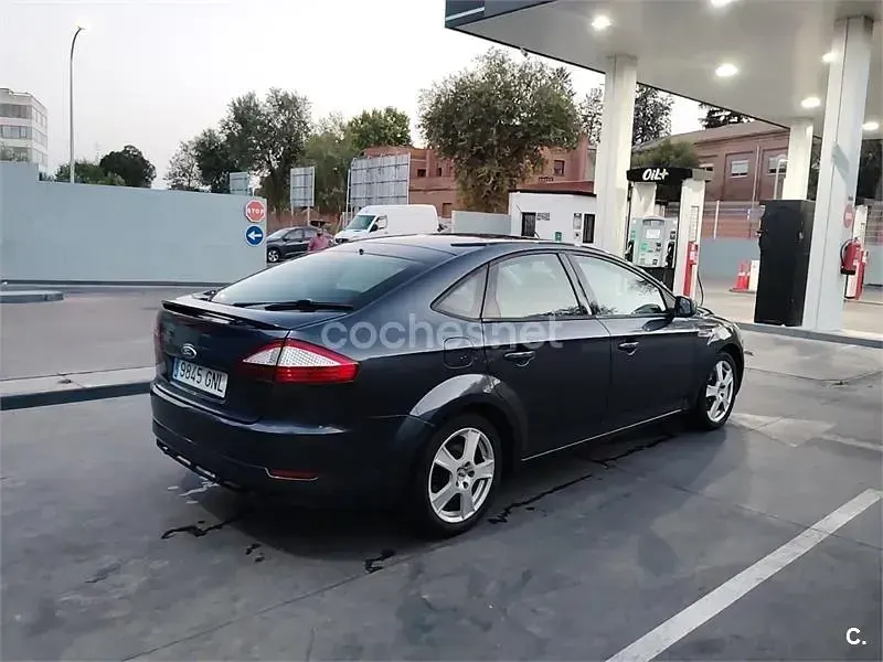 Usado Ford Mondeo 125 CV (91 kW) 2010 Azul Berlina