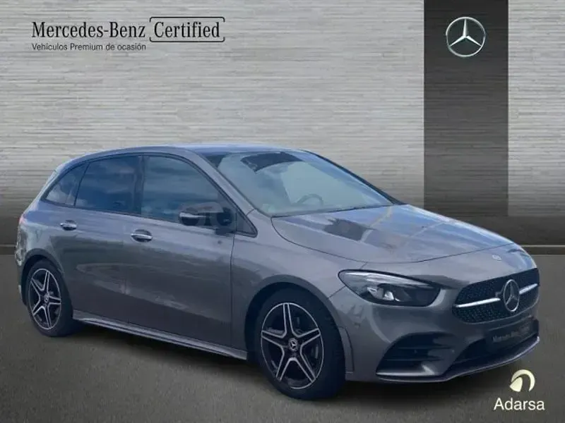 Usado Mercedes B200 150 CV (110 kW) 2022 Negro Utilitario