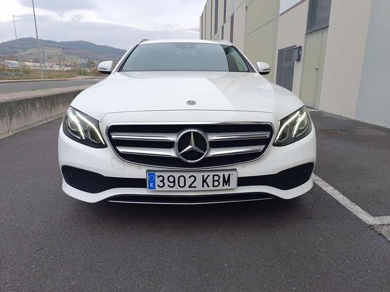 Usado Mercedes E220 194 CV (142 kW) 2017 Blanco Familiar