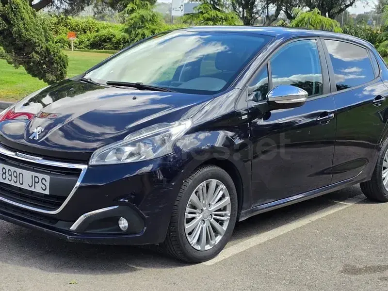 Usado Peugeot 208 Style 82 CV (60 kW) 2016 Negro Utilitario