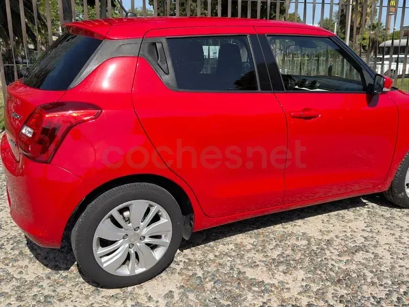 Usado Suzuki Swift GLX 111 CV (81 kW) 2018 Rojo Utilitario